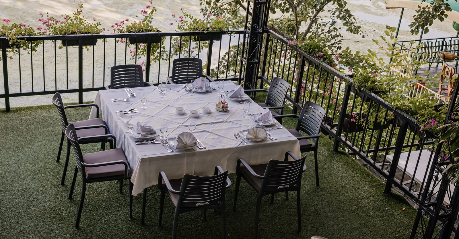 Terasa restorana Plaža uz prirodu